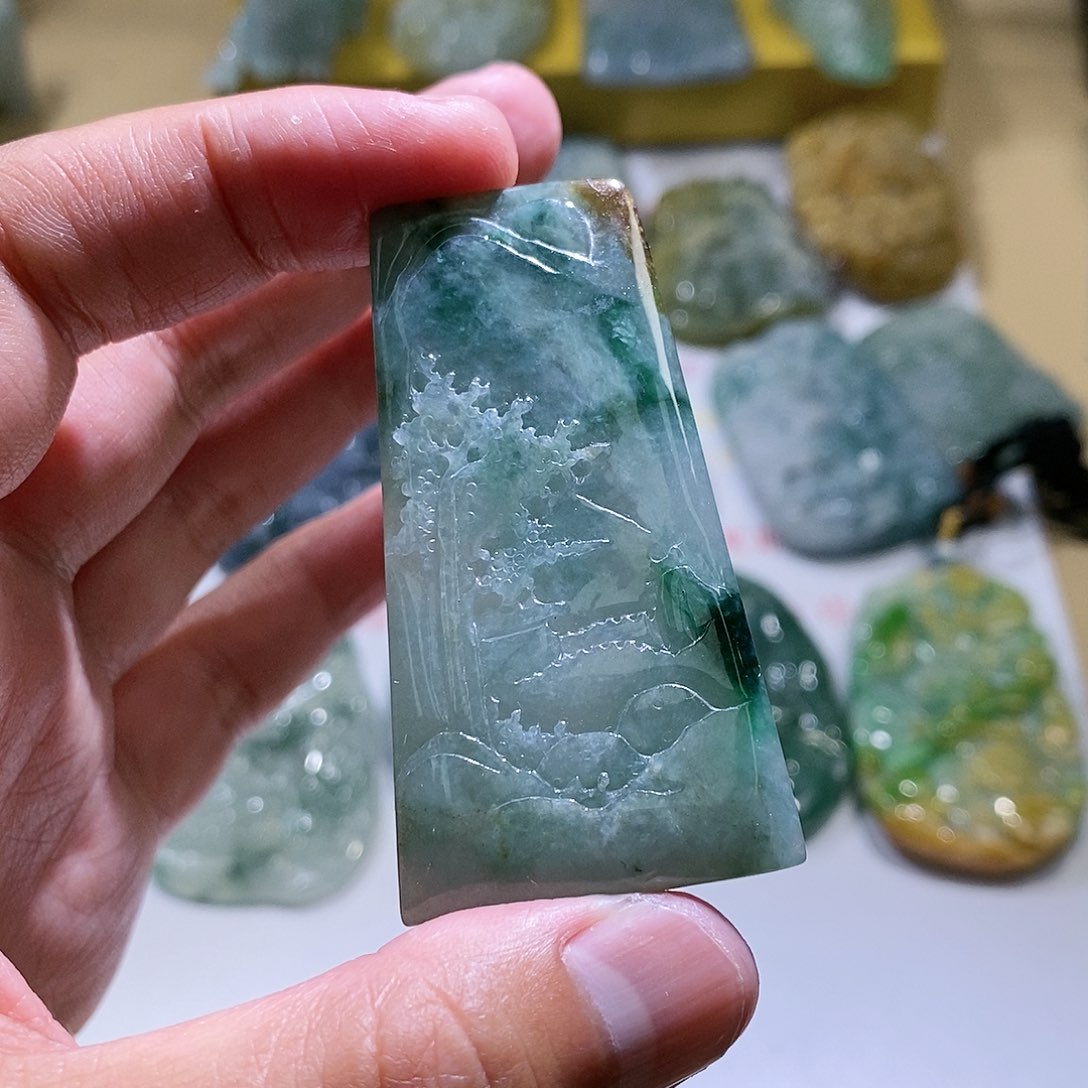 【闪购商品】翡翠颈饰未镶嵌山水