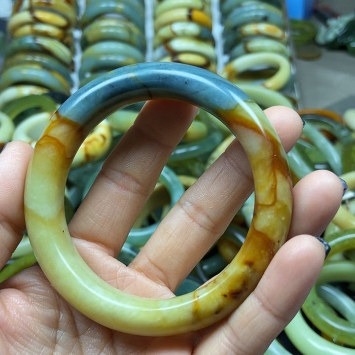 溜***梅未镶嵌蛇纹石玉手镯