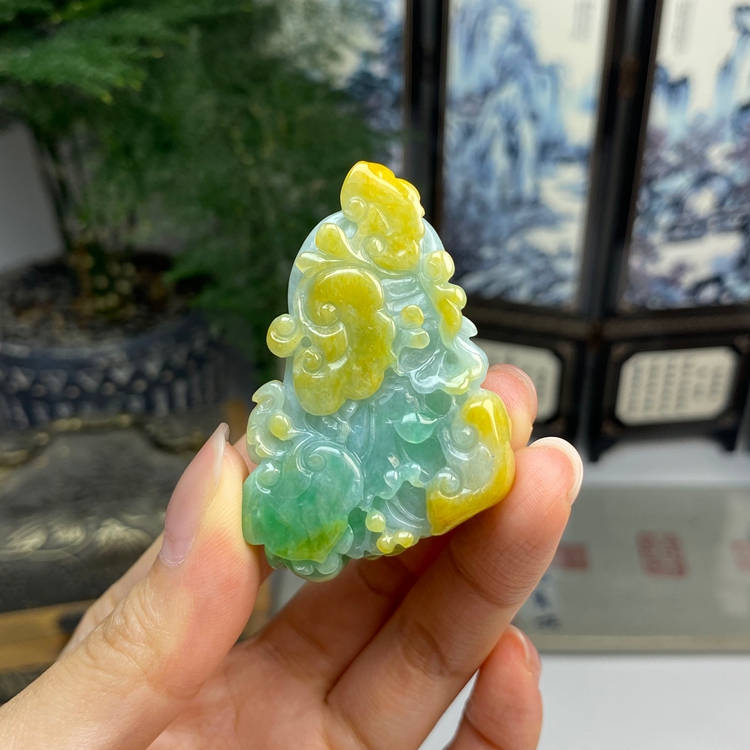 老种黄加绿俏色百财聚来挂件 天然翡翠A货 