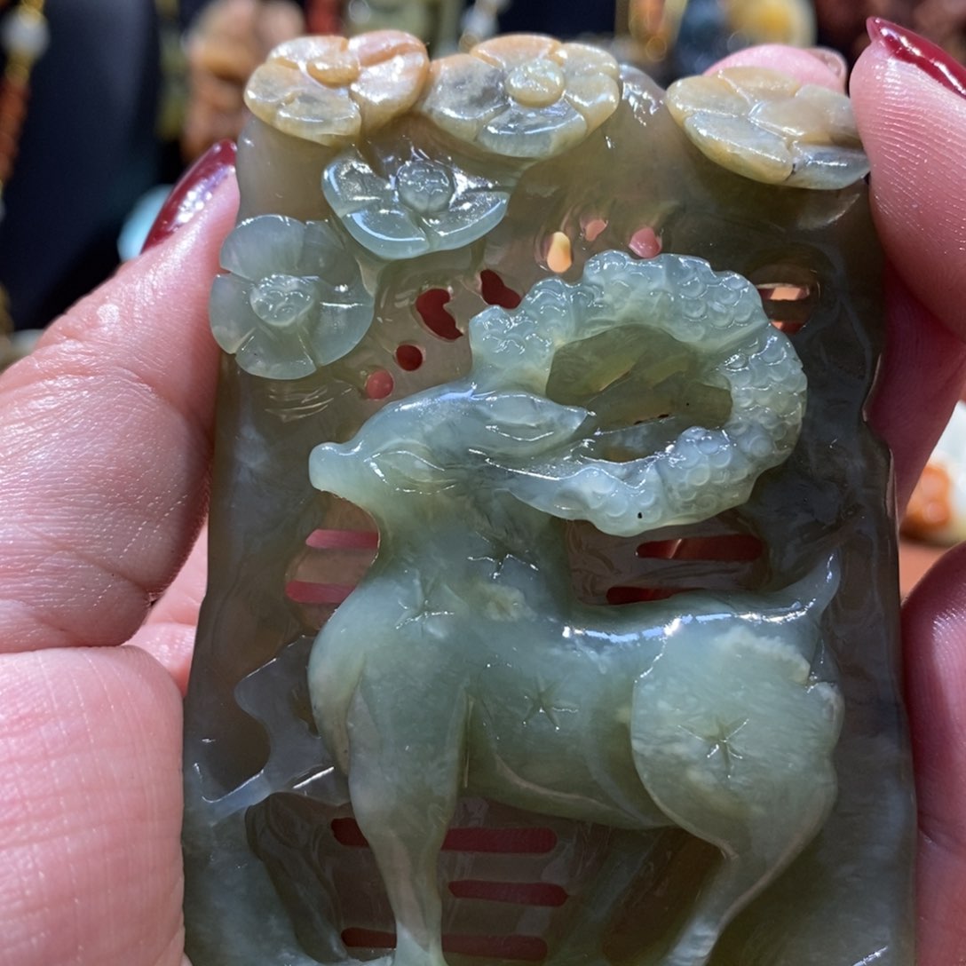 蛇纹石玉颈饰未镶嵌