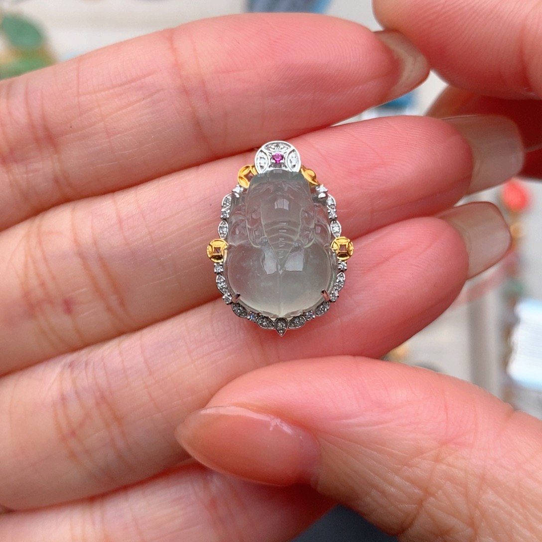 颈饰18K金镶嵌翡翠