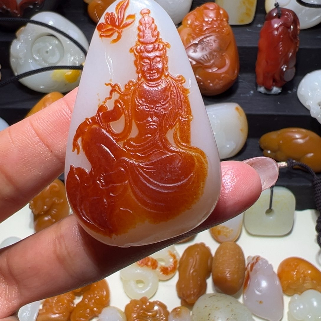 和田玉挂件未镶嵌金**君