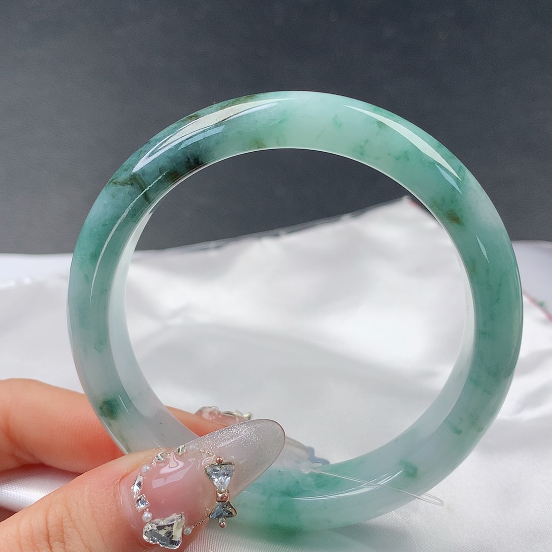 翡翠手镯未镶嵌0079正57