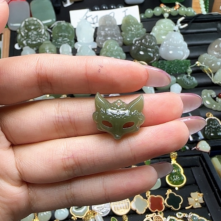 颈饰未镶嵌和田玉