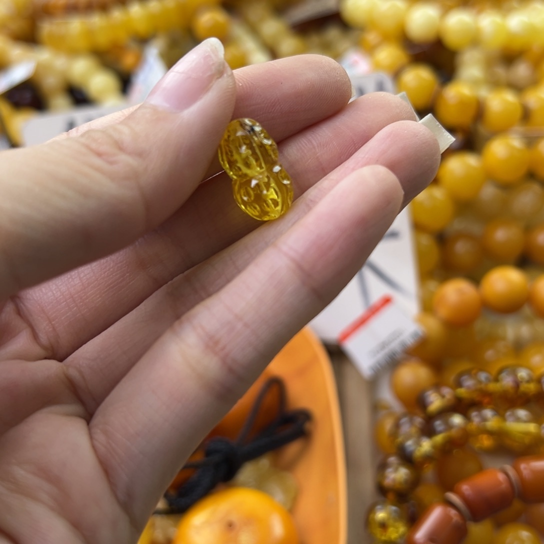 琥珀珠宝奇石未镶嵌