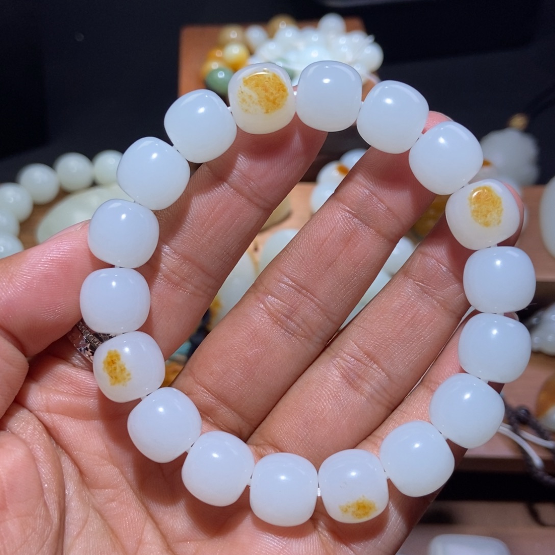 耕***哥和田玉未镶嵌颈饰