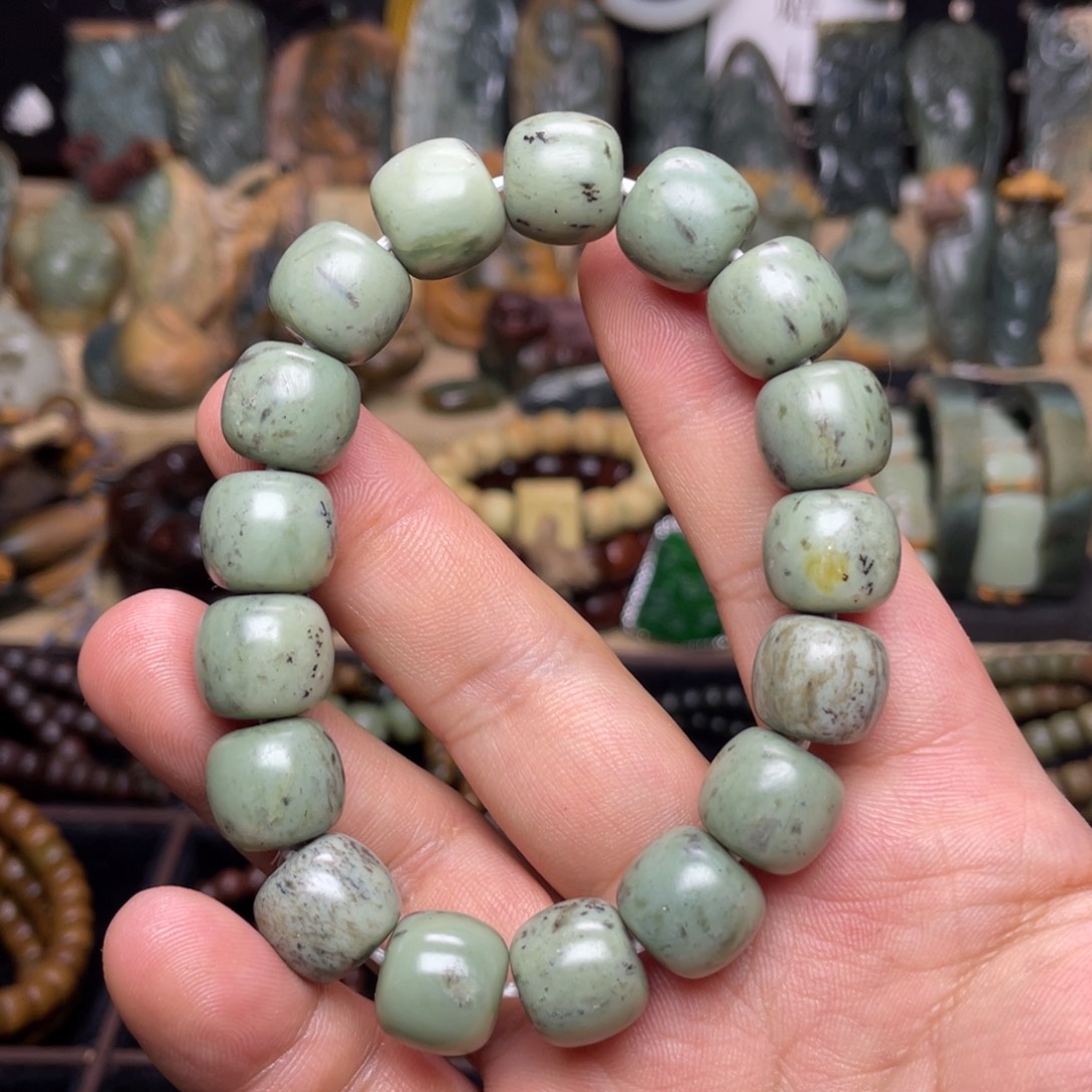 岫岩河磨玉（透闪石质玉）未镶嵌颈饰13×14