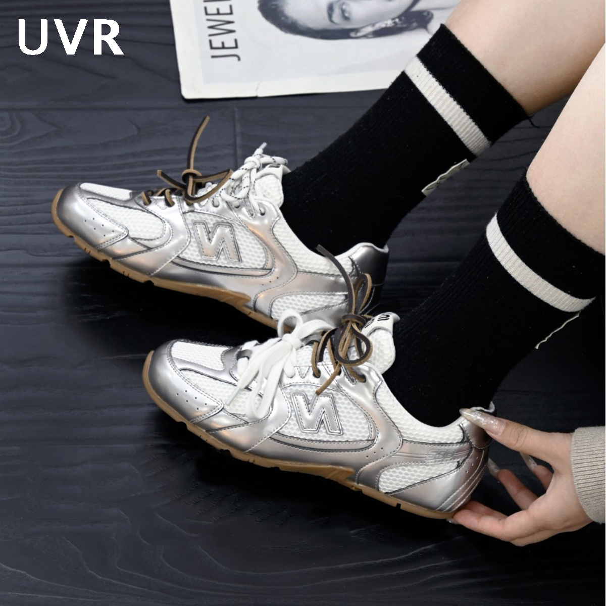 【UVR】韩版银色牛皮阿甘鞋女2025春季系带网面平底休闲运动德训鞋