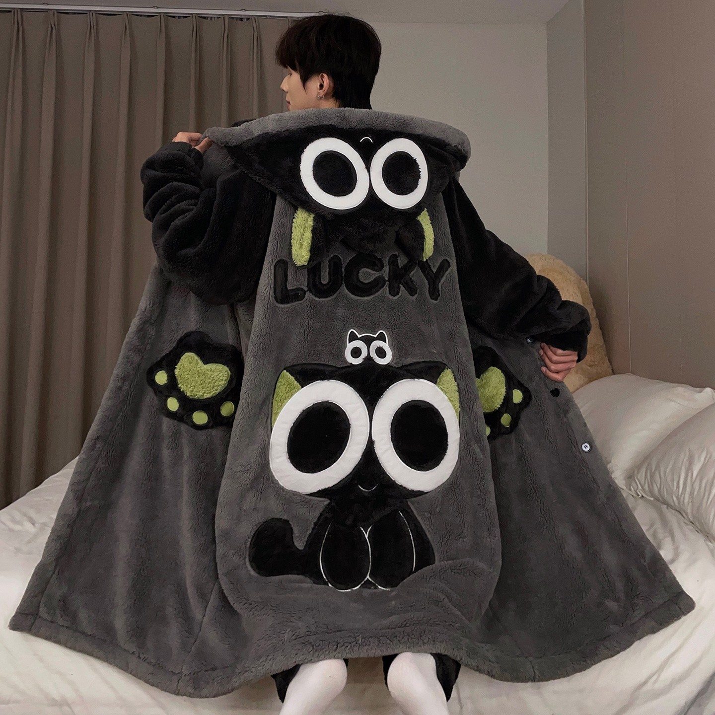 男士睡袍珊瑚绒冬季加厚加绒卡通学生宽松大码长款保暖家居服套装