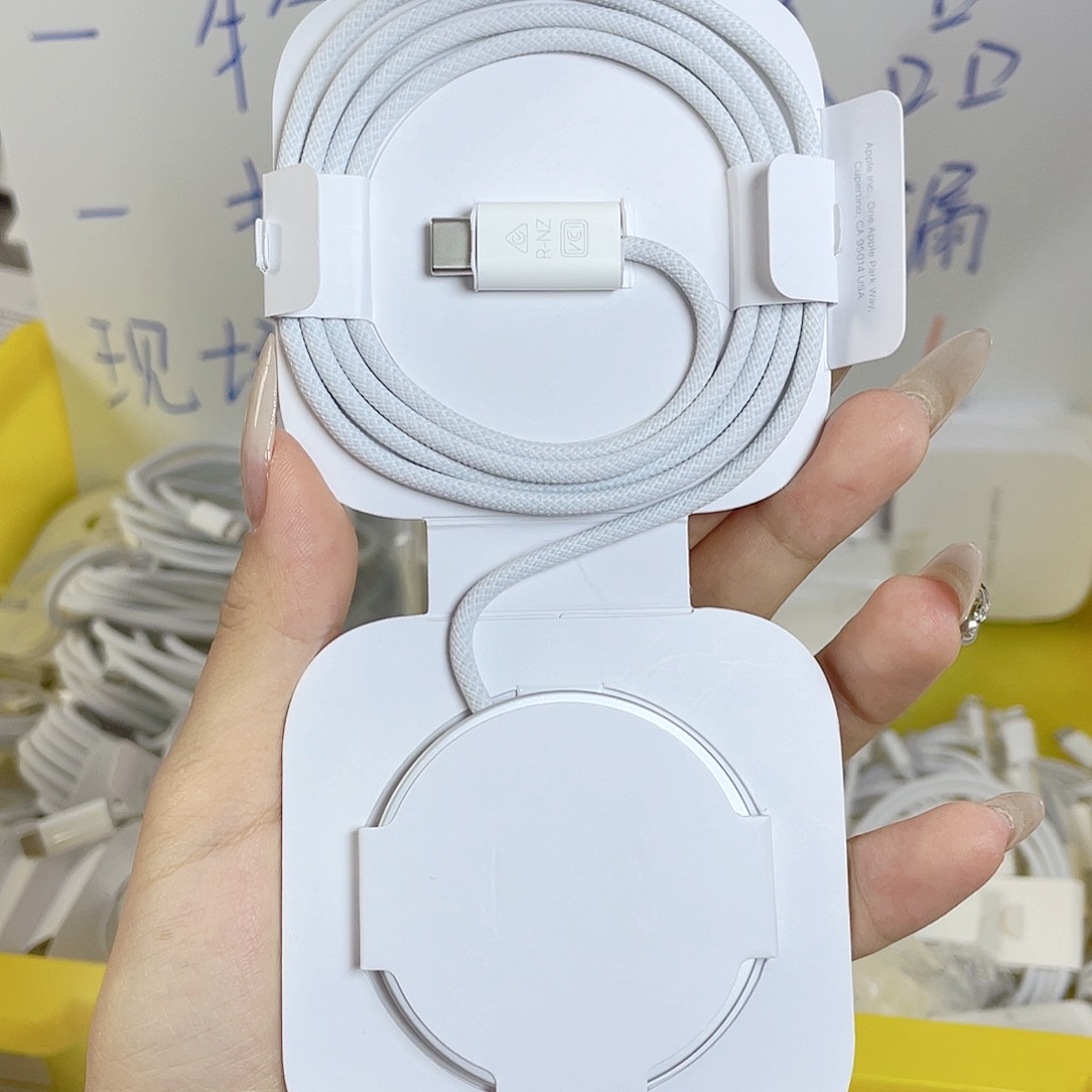 准新品湫25瓦磁吸充