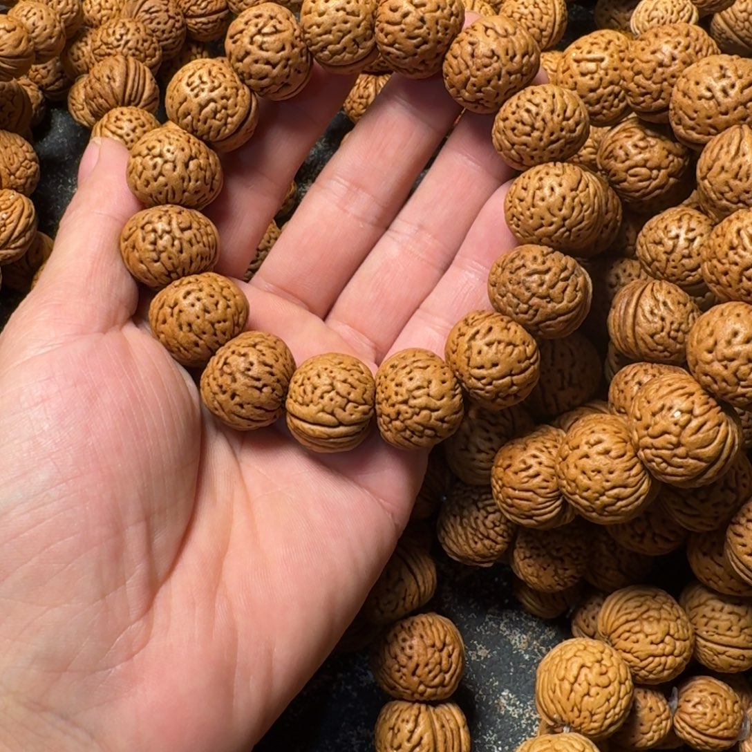 春***喃吊坠桃核苹果园手串