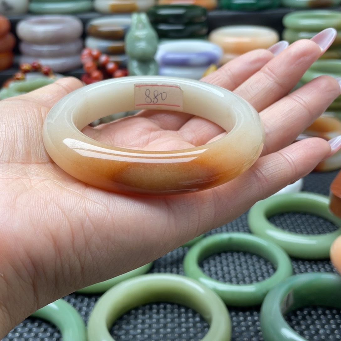 未镶嵌手镯石英岩玉