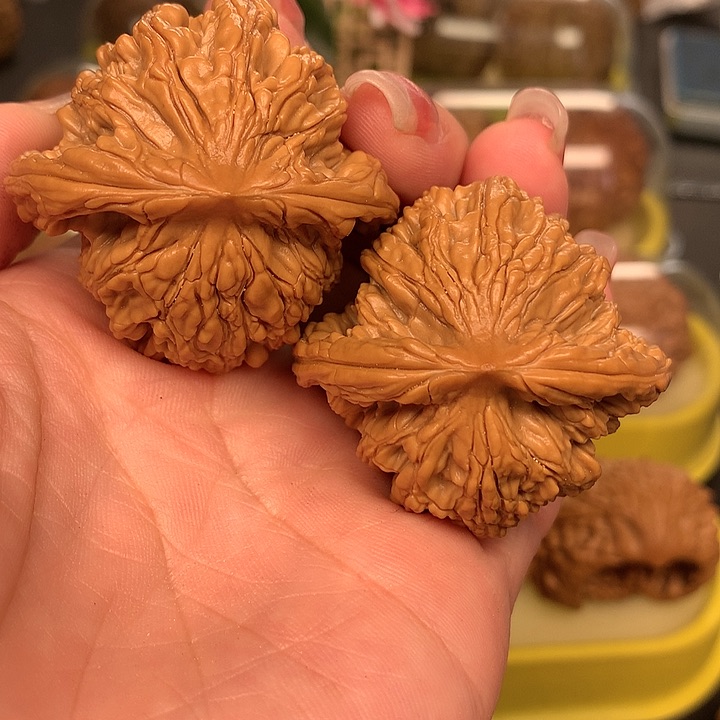 文玩核桃吊坠43虎头