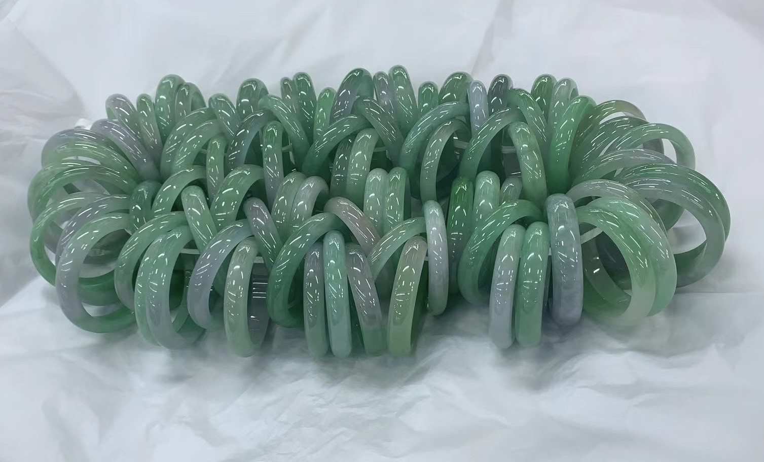 手镯一物一拍送礼