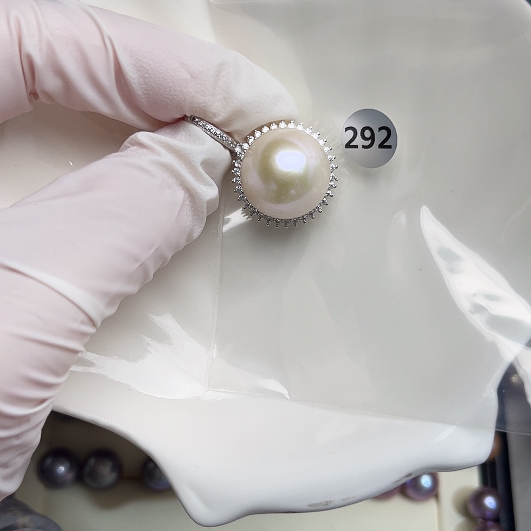 N***a淡水珍珠银S925镶嵌耳饰