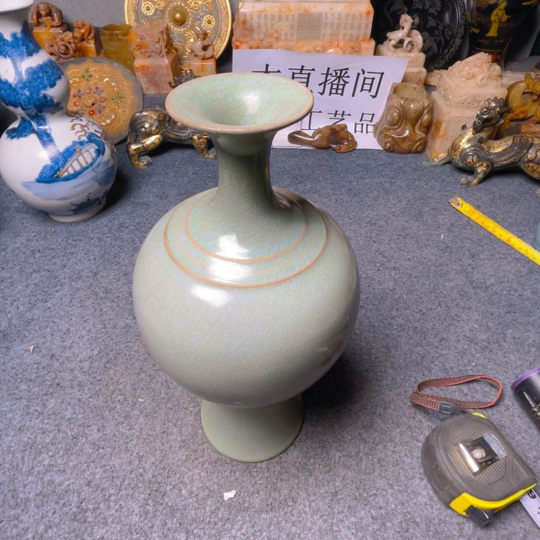 碟坎坎坷坷地走过这条小路