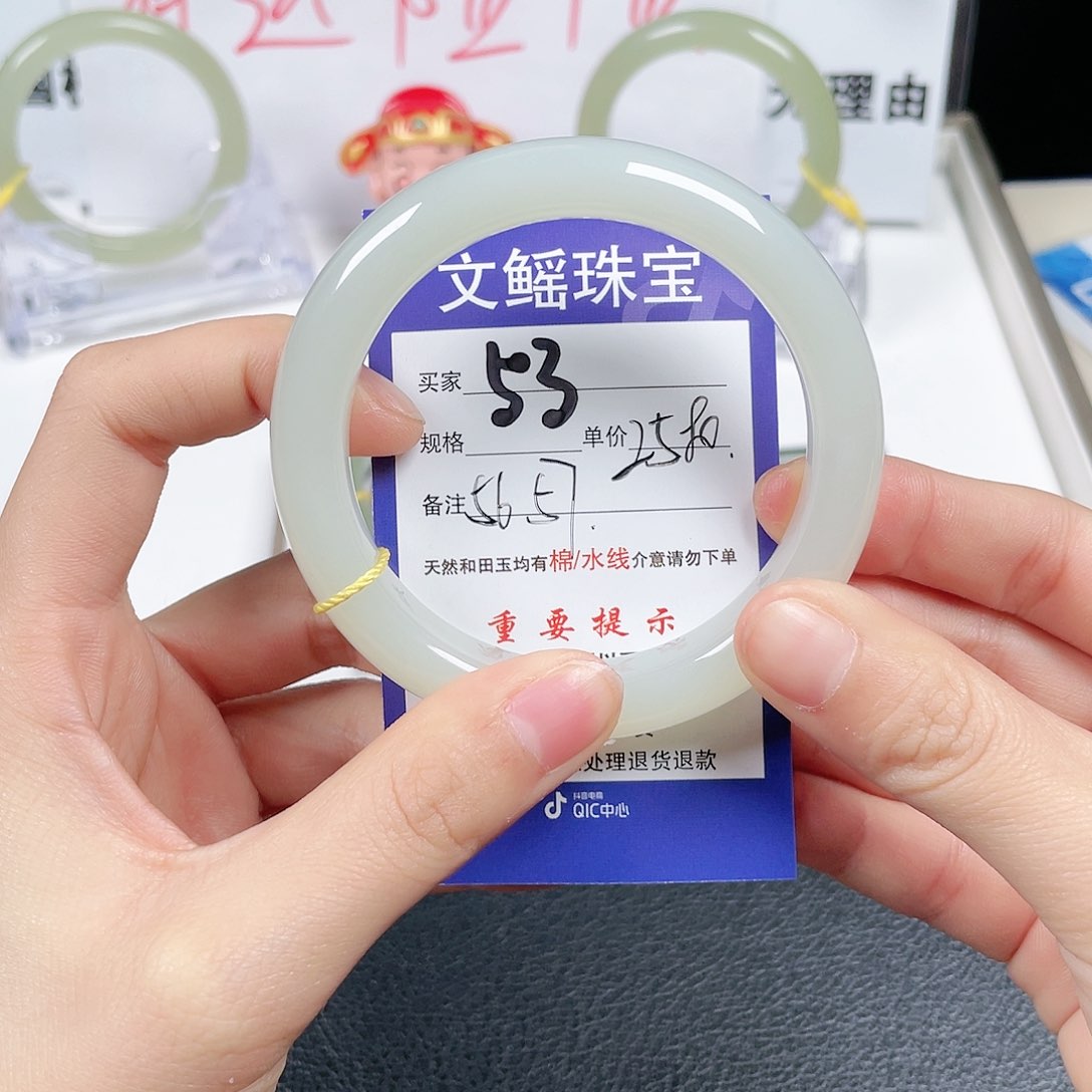 和田玉手镯未镶嵌