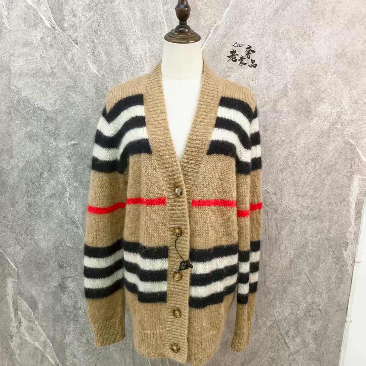 99新 BURBERRY/博柏利  海囤J/巴宝莉上衣/XS码/bx59883