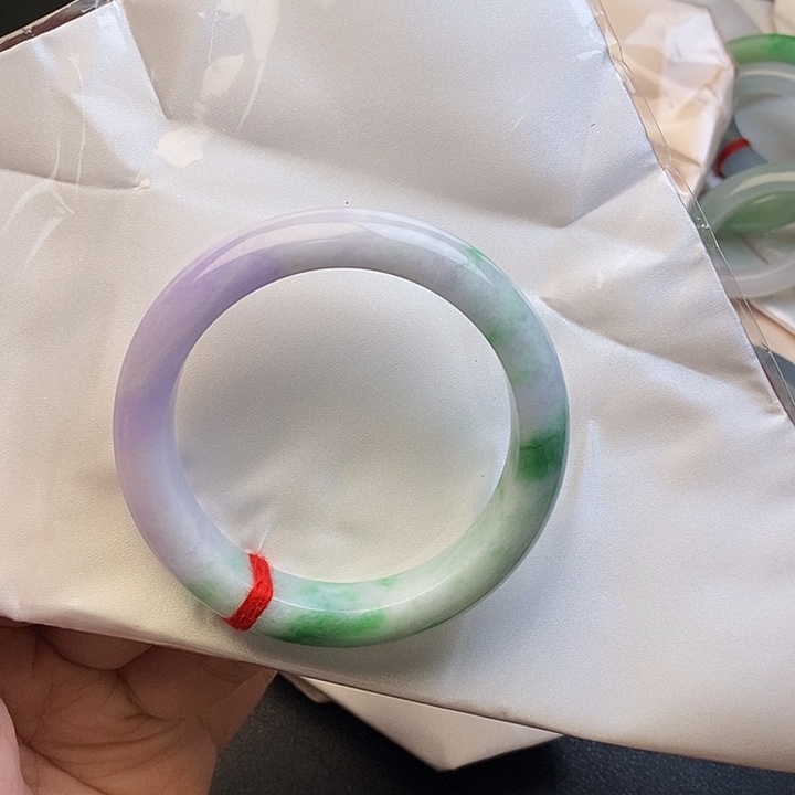 翡翠未镶嵌手镯春彩