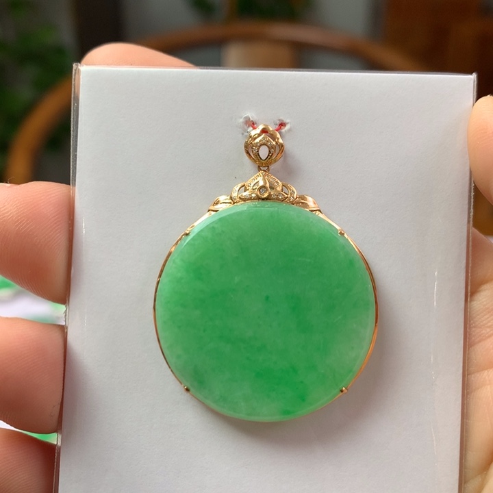 翡翠18K金镶嵌颈饰翡翠吊坠