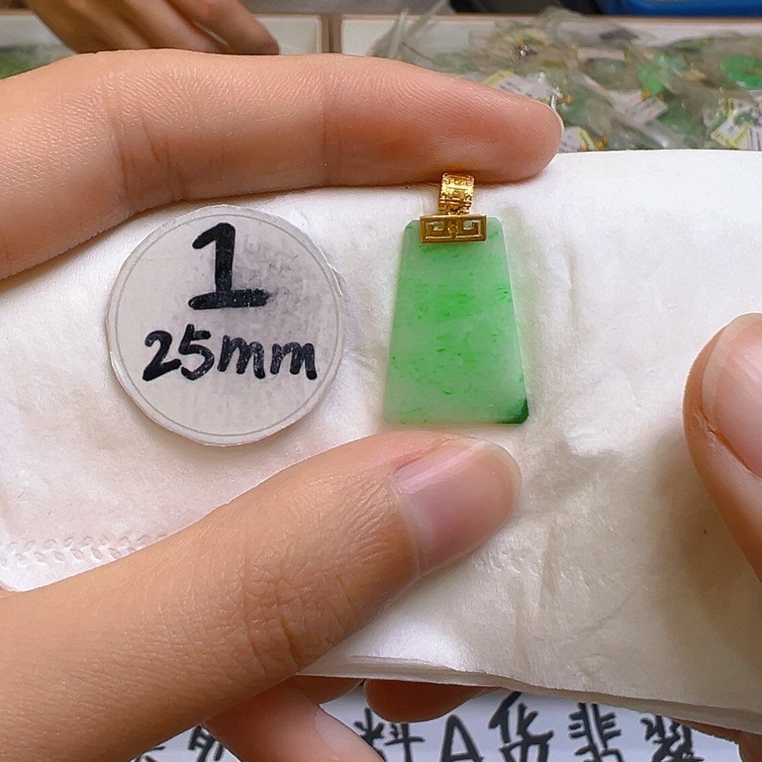 翡翠颈饰18K金镶嵌翡翠