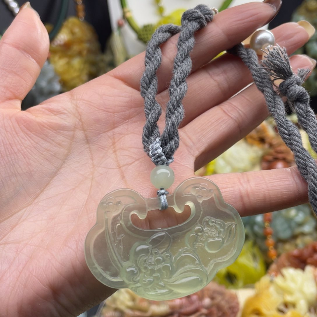 未镶嵌蛇纹石玉颈饰