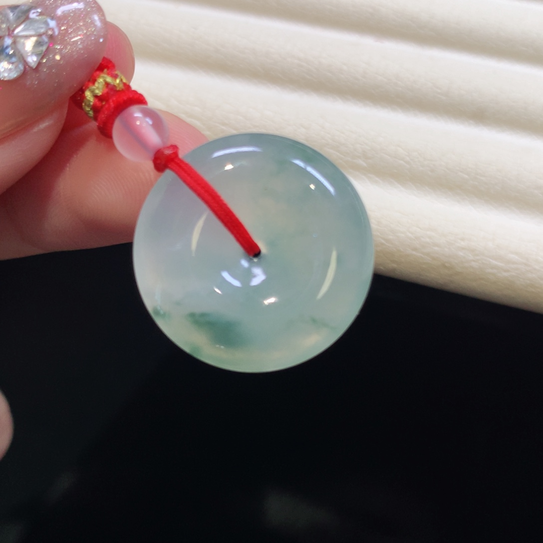 翡翠颈饰未镶嵌扣子