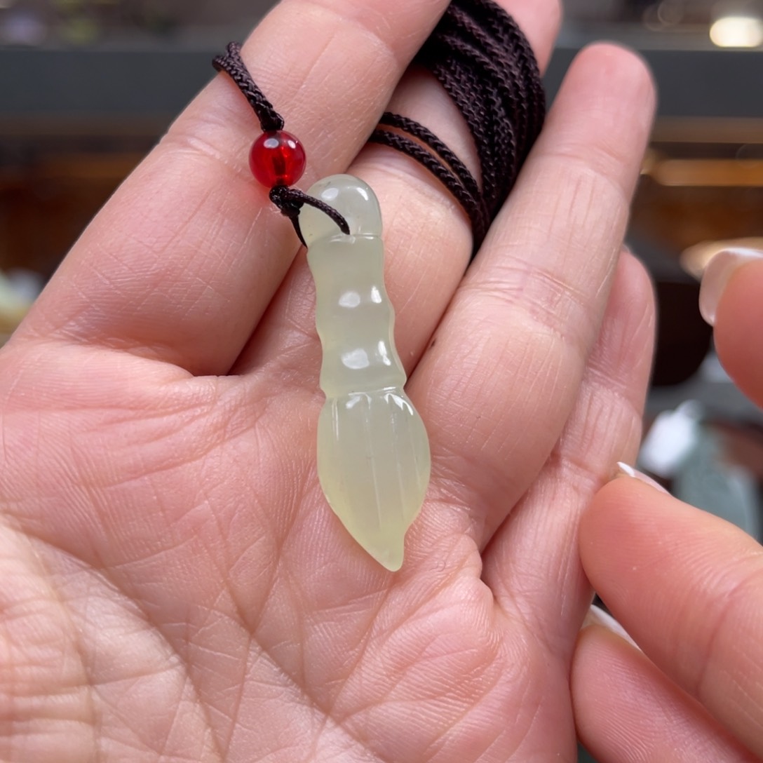 蛇纹石玉挂件未镶嵌