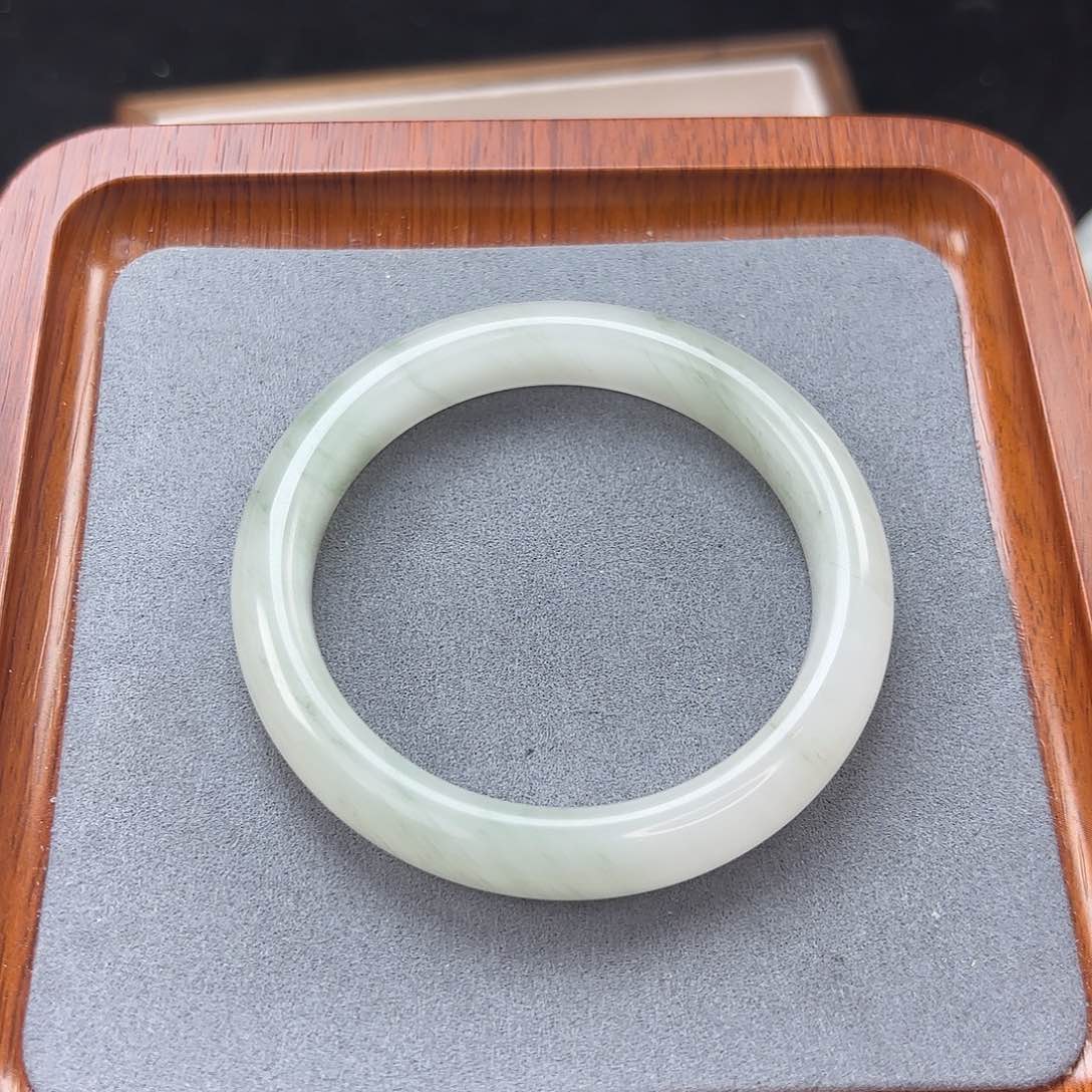 石英质玉未镶嵌手镯冰***