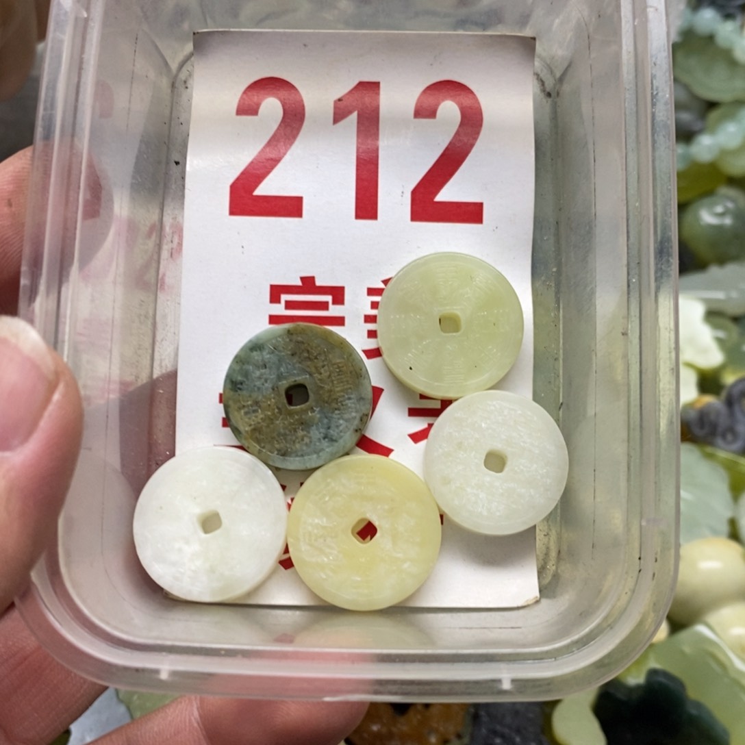 蛇纹石玉挂坠未镶嵌