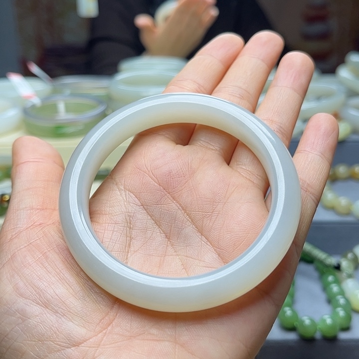 和田玉手镯未镶嵌