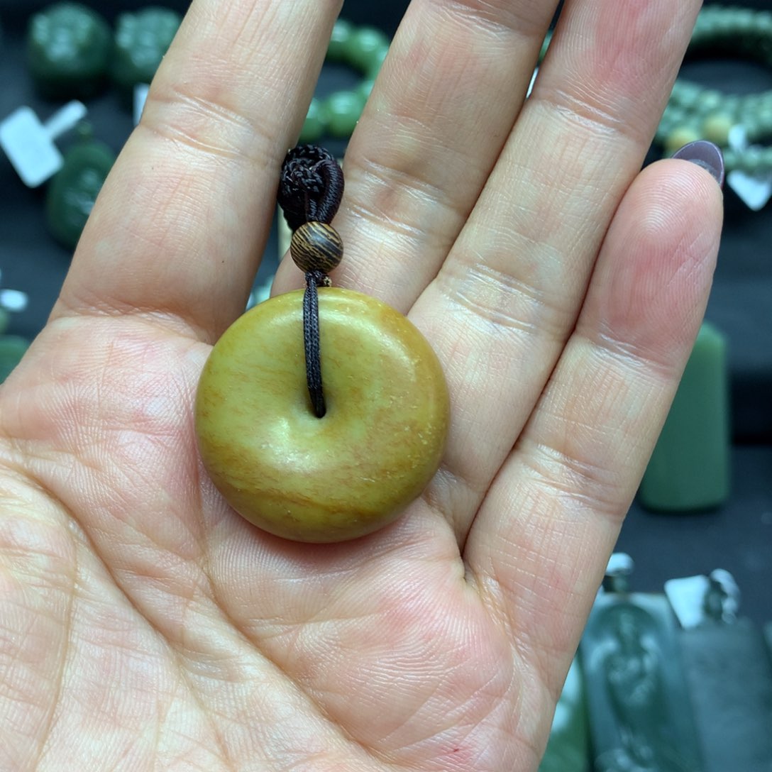 岫岩河磨玉（透闪石质玉）颈饰未镶嵌