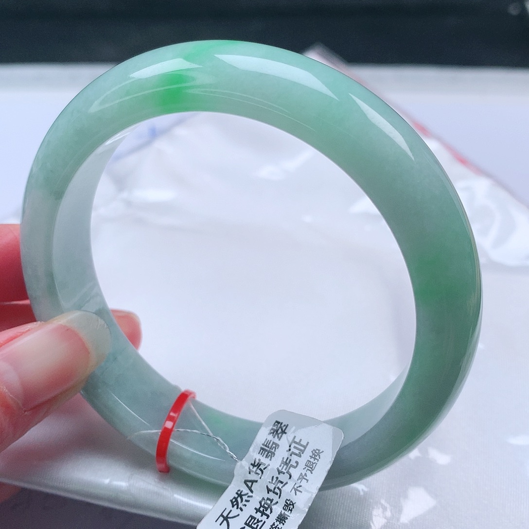 翡翠手镯未镶嵌59圈
