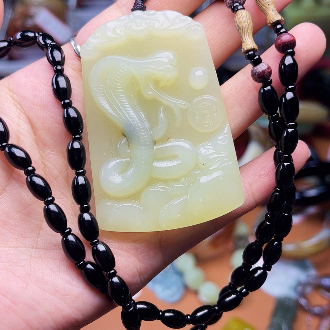 和田玉颈饰未镶嵌