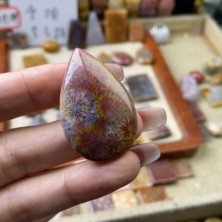石英岩玉合金颈饰