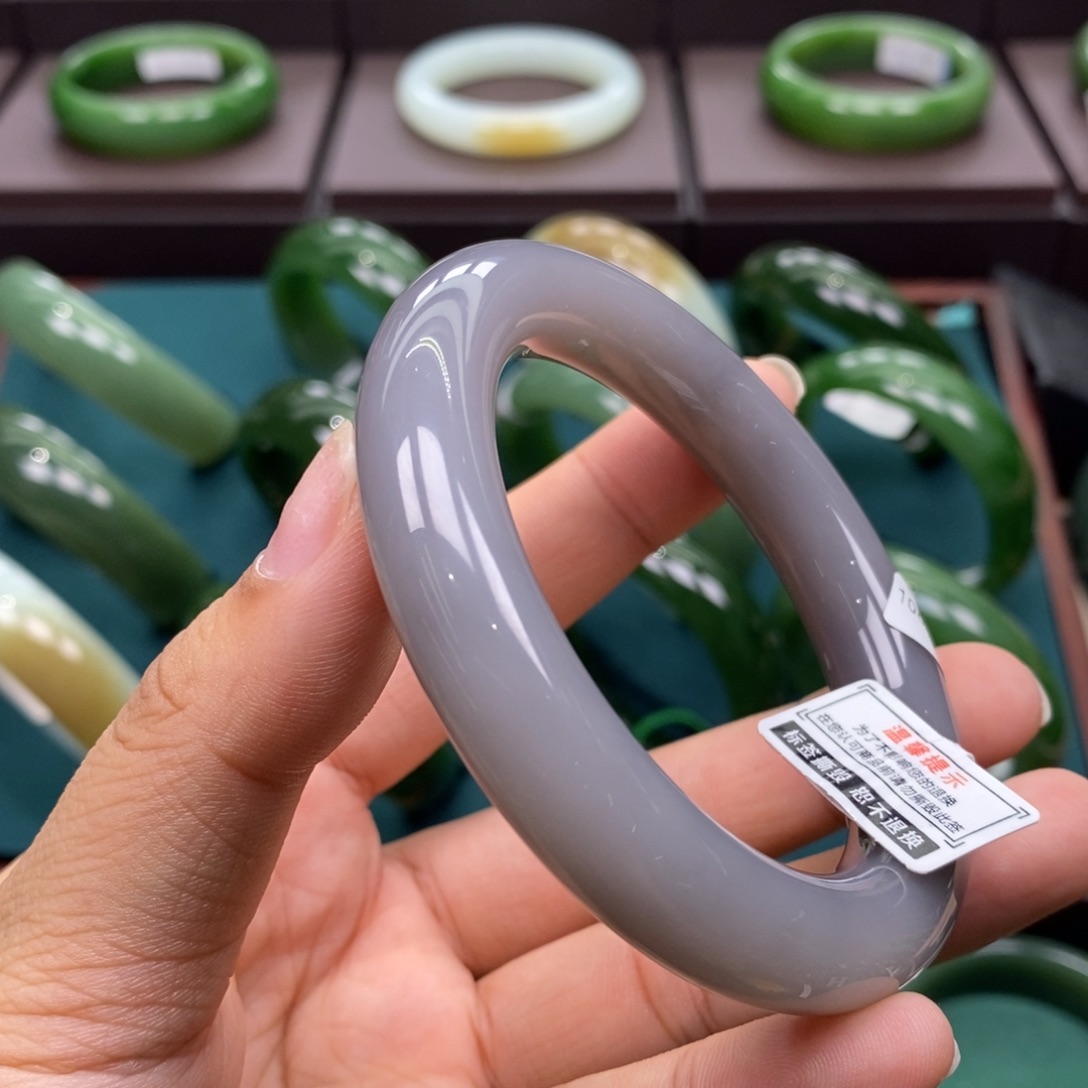 和田玉（碧玉）未镶嵌手镯