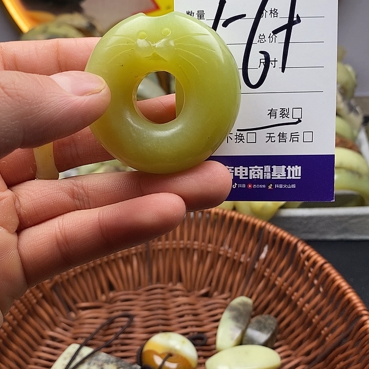 未镶嵌蛇纹石玉颈饰