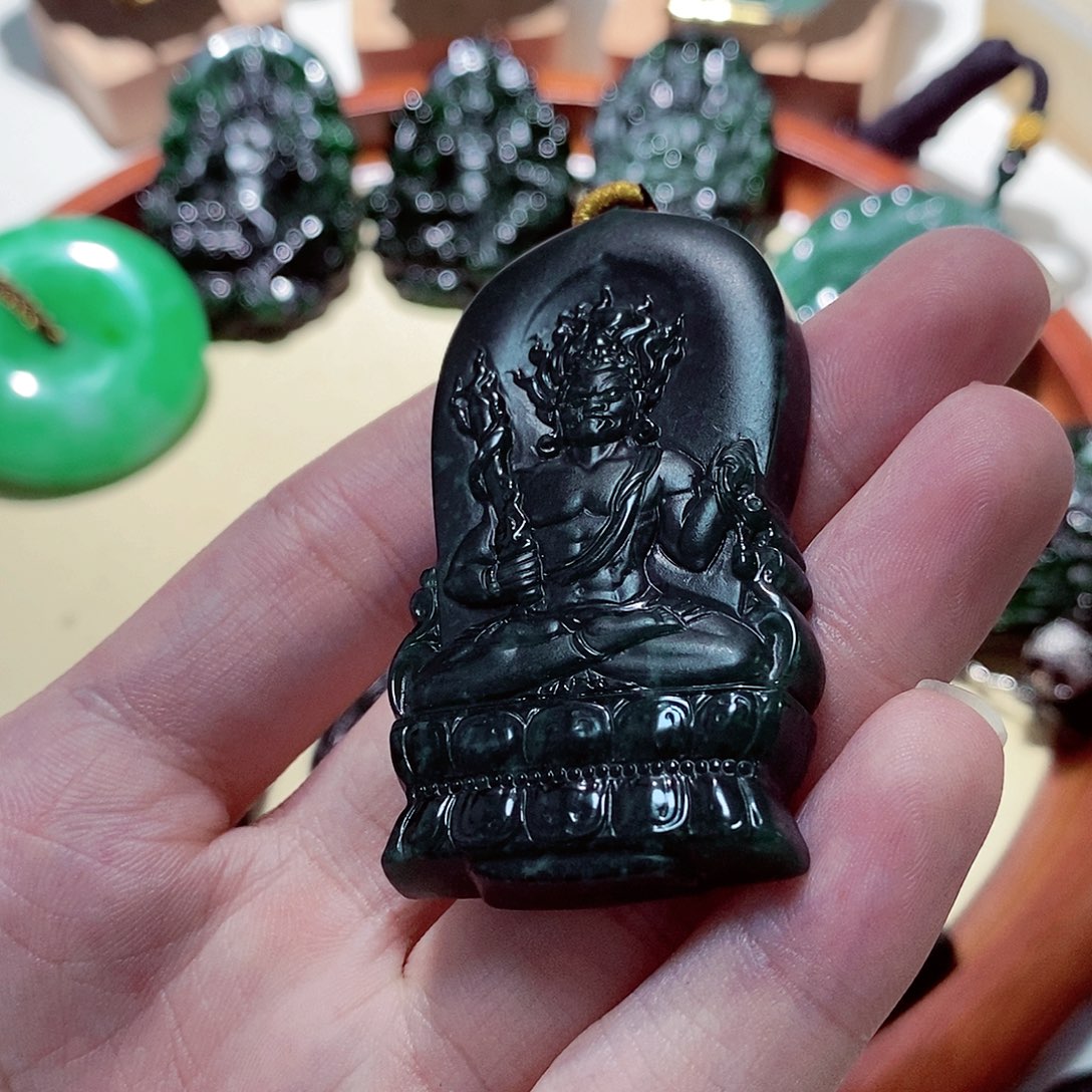 翡翠挂件未镶嵌翡翠a