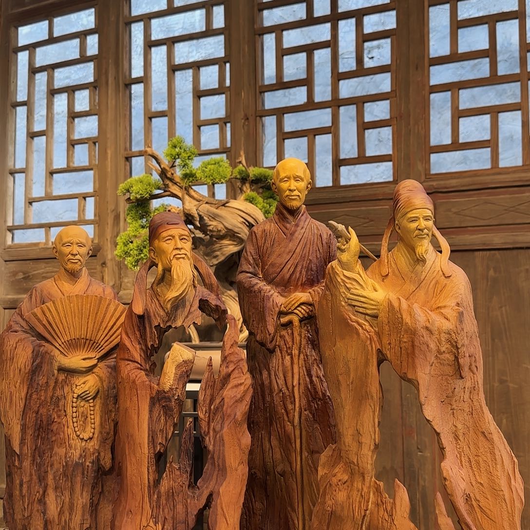郑***。香榧木弘一法师桌面