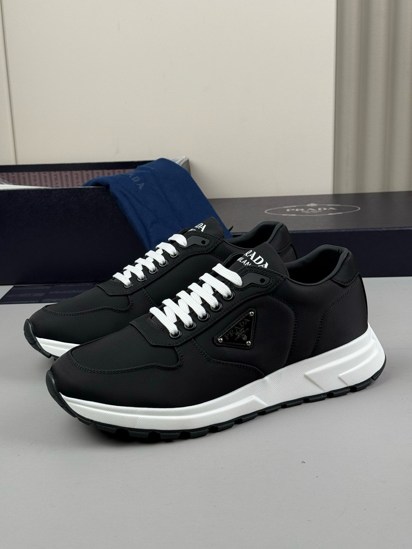 99新 Prada/普拉达 男士金属三角形徽标饰再生尼龙运动鞋