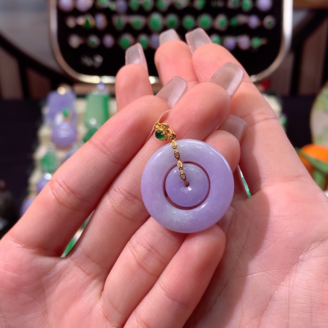 翡翠颈饰18K金镶嵌翡翠