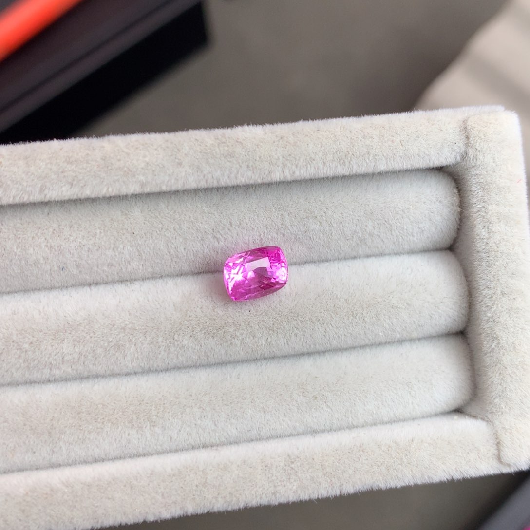 蓝宝石裸石未镶嵌1.5克拉无烧粉蓝宝