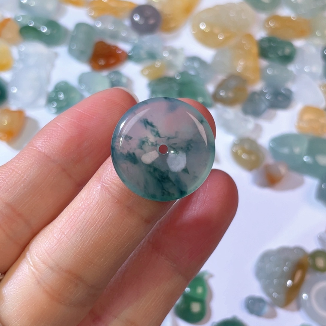 翡翠颈饰未镶嵌裸石