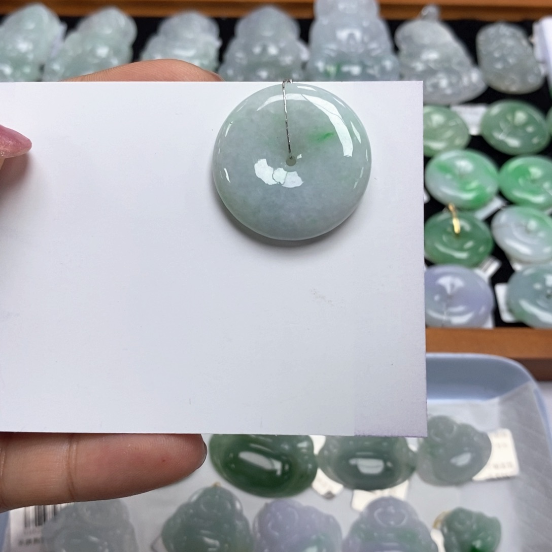 翡翠颈饰未镶嵌平安扣