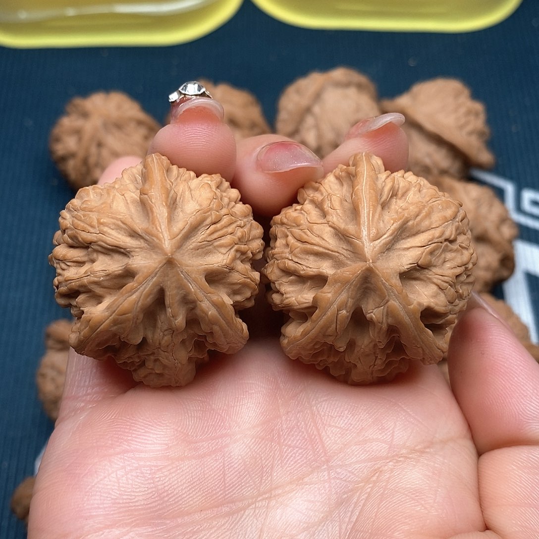 文玩核桃吊坠玉龙38.39