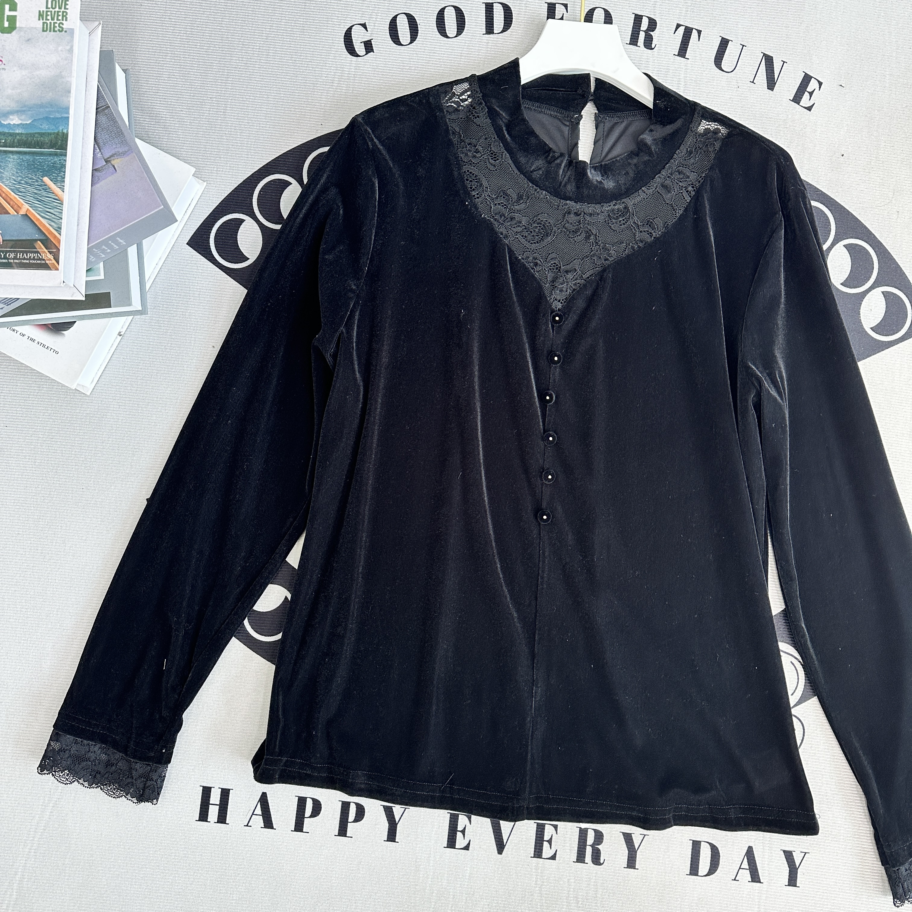 【妃儿红】回馈2025款秋冬法式丝绒蕾丝拼接上衣-3792