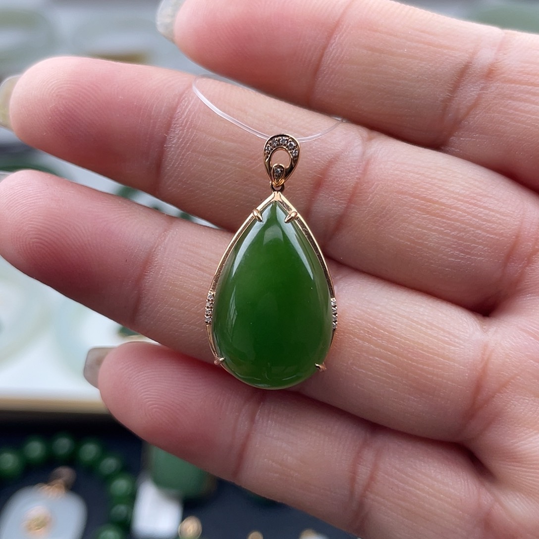 和田玉（碧玉）18K金镶嵌颈饰