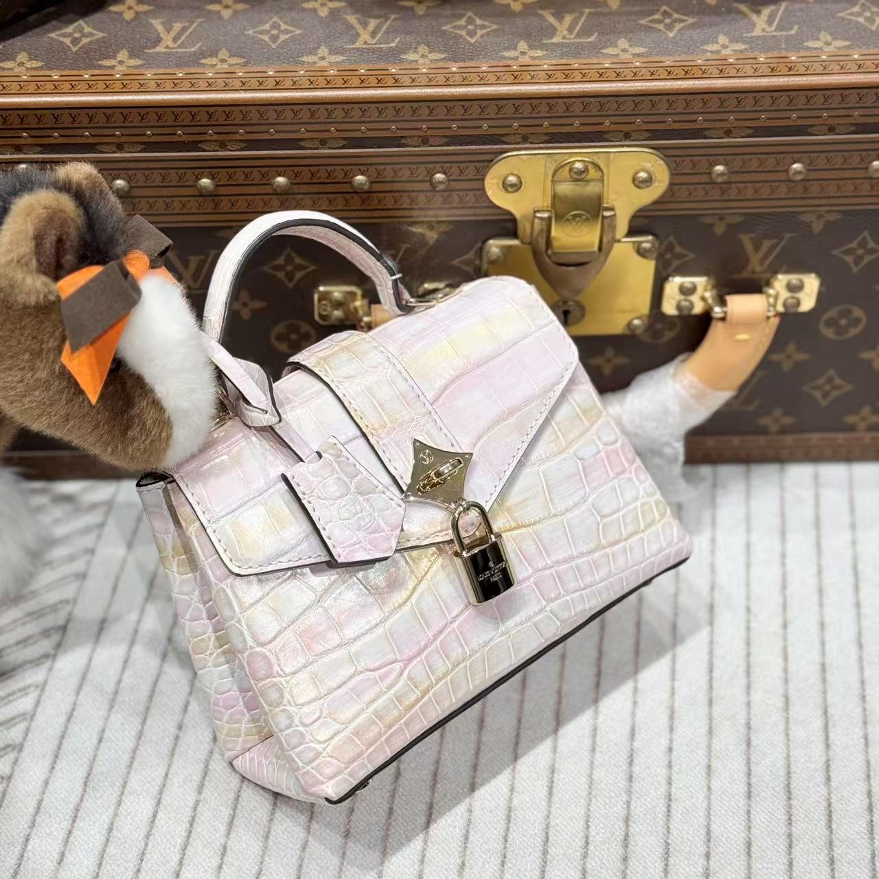 99新 LouisVuitton/路易威登 lina/路易威登风中玫瑰鳄鱼皮包
