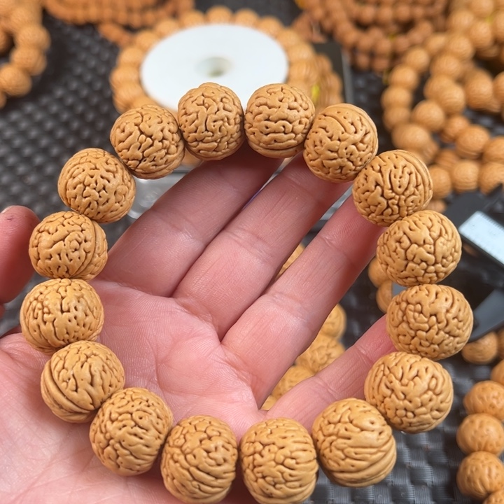 沈***珩桃核手串盘锦虎皮鸡肉