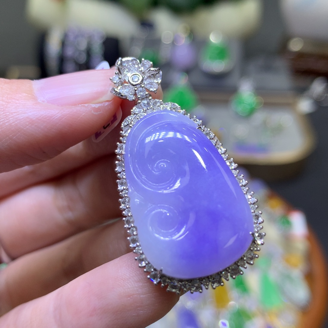 翡翠颈饰18K金镶嵌翡翠吊坠项链